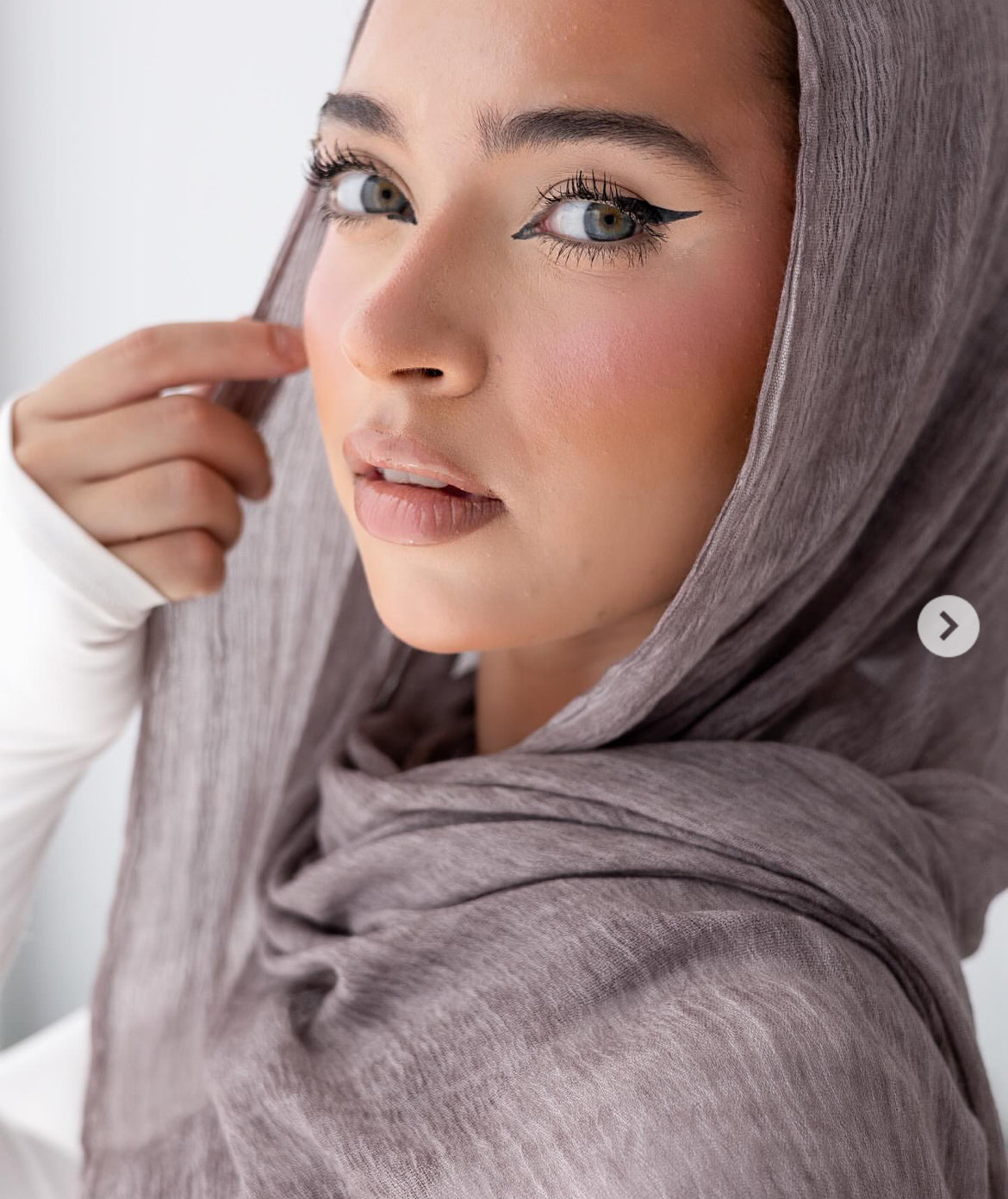 Crinkle Hijab – Warm Taupe