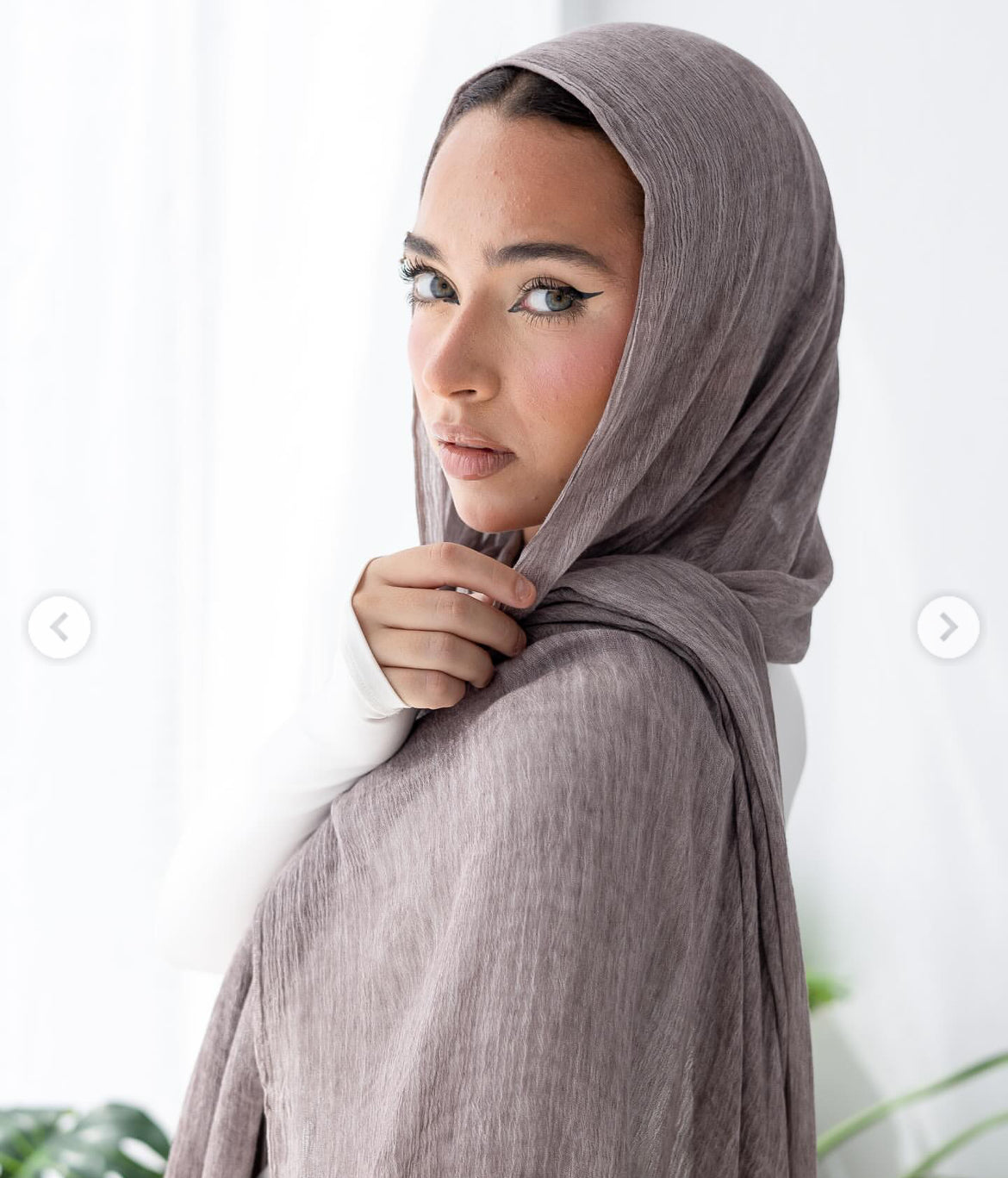 Crinkle Hijab – Warm Taupe